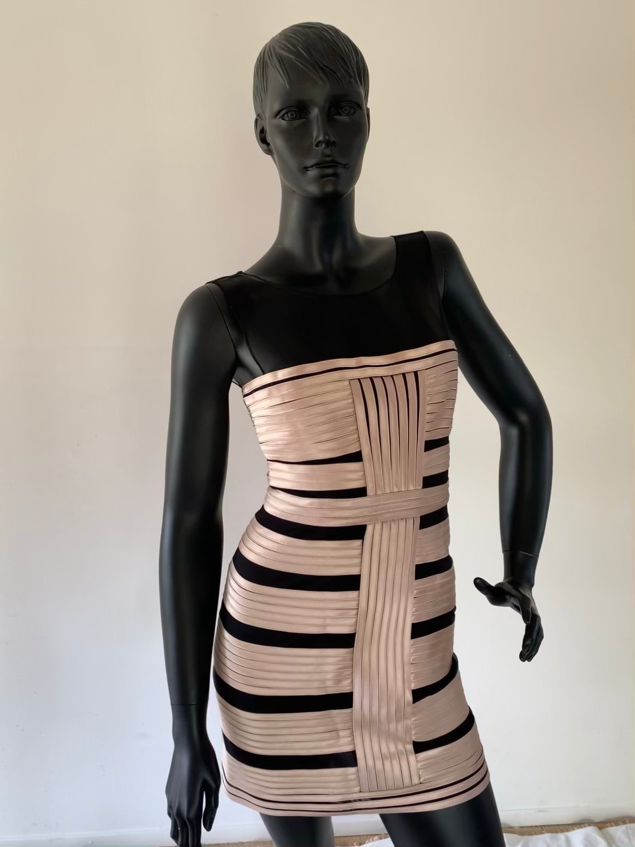 BlackandGinger.Store BCBGMAXAZRIA Cocktail Dress Size 4